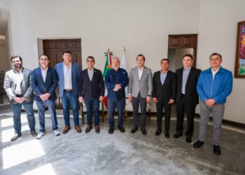 Intercambian estrategias de gobierno