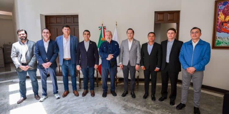 Intercambian estrategias de gobierno