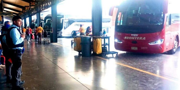 Detienen en la central a hombre buscado en SLP