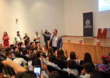 Premian a ganadores de Copa colegial