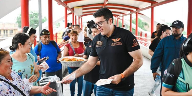 Llevan hidratación a estación del metro