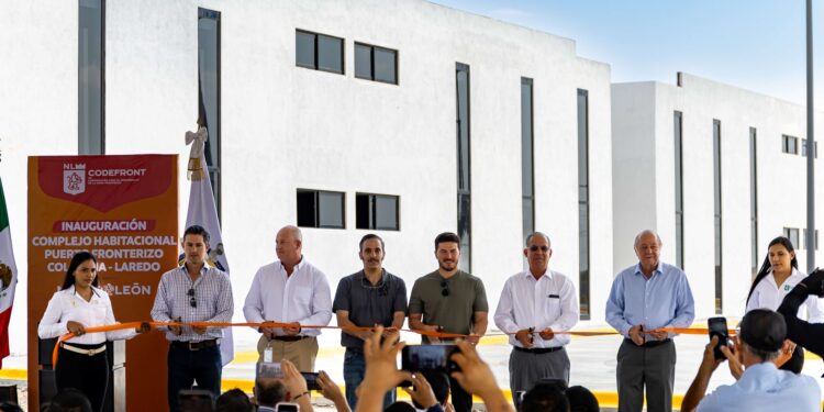 Inaugura complejo habitacional en Aduana Colombia