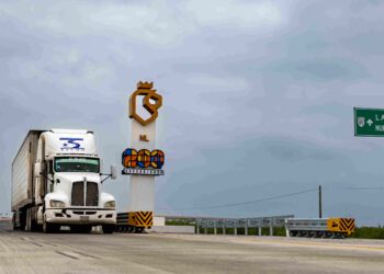 Inaugura Samuel García distribuidores viales en la carretera La Gloria-Colombia