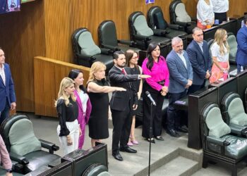 Rinden protesta diputados suplentes del PRI