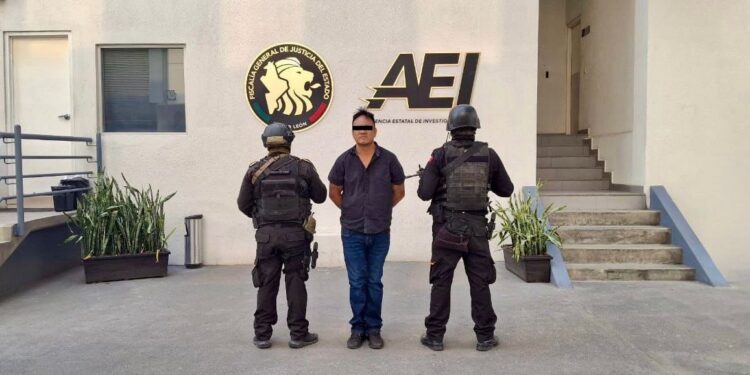 Detienen a hombre por posesión de drogas