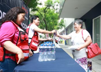 DIF Monterrey refuerza operativo de hidratación