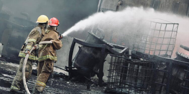Se incendia empresa en Cadereyta