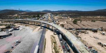 Samuel García supervisa avance de la Carretera Interserrana