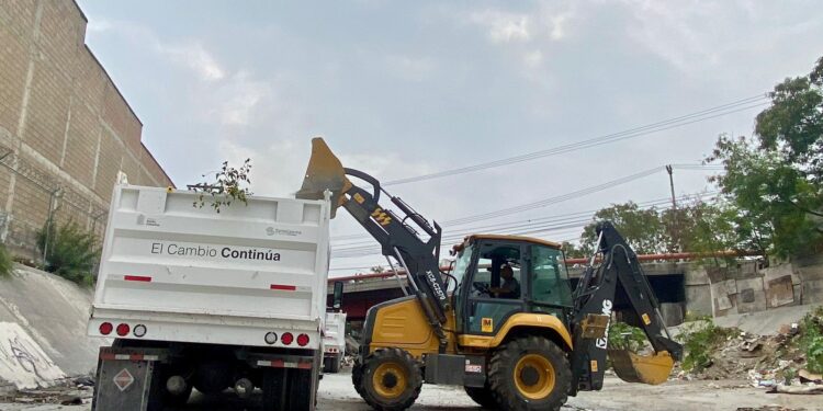 Arranca operativo de limpieza en el Arroyo El Obispo