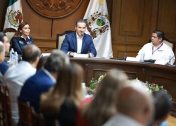 Adrian de la Garza en sesión de cabildo