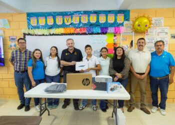 Llevan internet satelital y tecnología educativa a General Terán
