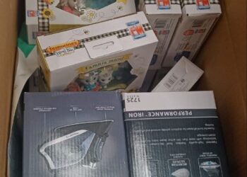 Detienen a tres por presunto robo en tienda departamental