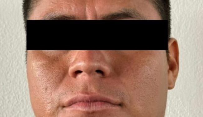 Detienen a cinco policías de Linares