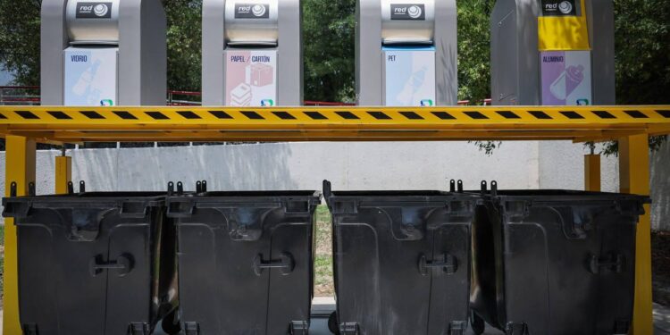 San Pedro lanza modernos contenedores de reciclaje