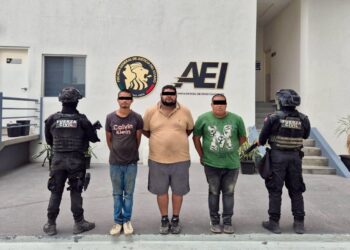 Capturan a tres con droga en Vallecillo