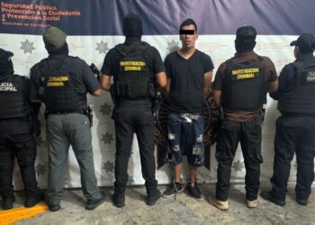 Detienen a hombre con historial de robo a negocios y vehículos