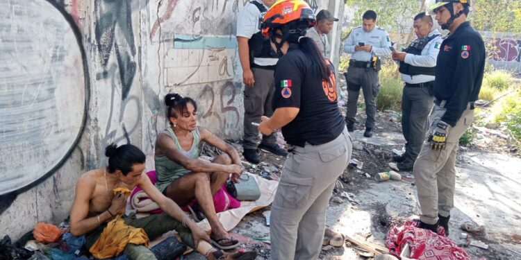 Deja incendio tres personas intoxicadas