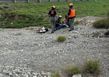 Deja un muerto y un lesionado volcadura en carretera Saltillo