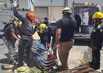 Trabajador recibe descarga eléctrica 