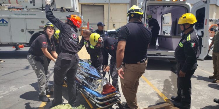 Trabajador recibe descarga eléctrica