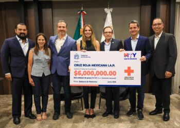 Monterrey entrega donativo a la Cruz roja