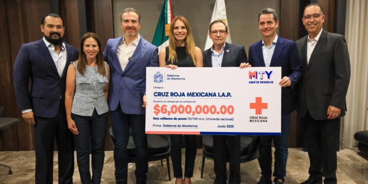 Monterrey entrega donativo a la Cruz roja