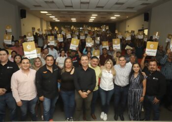 Entregan escrituras en Salinas Victoria