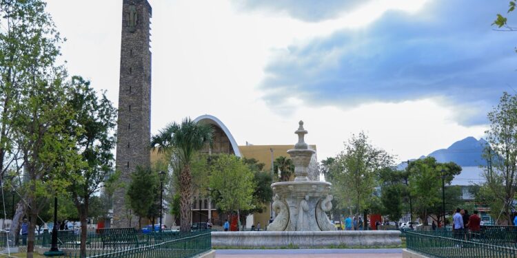 Renuevan en Monterrey un ícono del centro