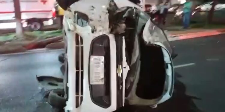 Deja choque entre vehículo y motociclista un lesionado