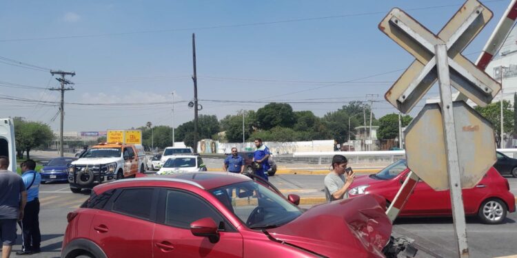 Se impacta con el tren y resulta lesionada