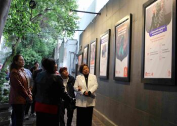 Instalan Fotogalería para hacer conciencia sobre abuso a la vejez