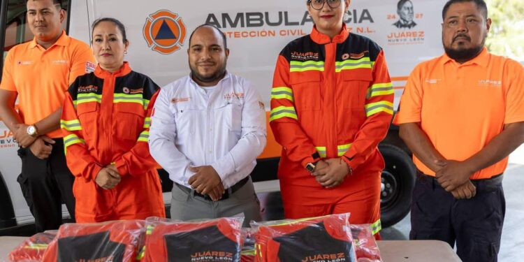 Equipan a bomberos de Juárez