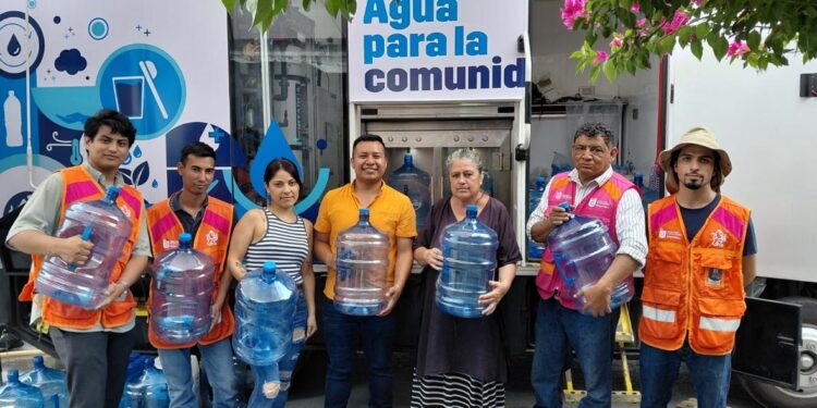 Llevan agua a zonas vulneradas