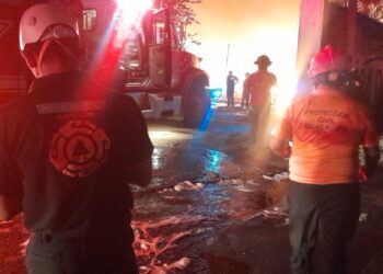 Incendio consume recicladora en Guadalupe