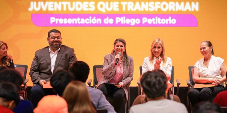 Adolescentes presentan pliego petitorio