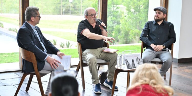 “El Poeta de Avila”, presenta poemarios en La Milarca