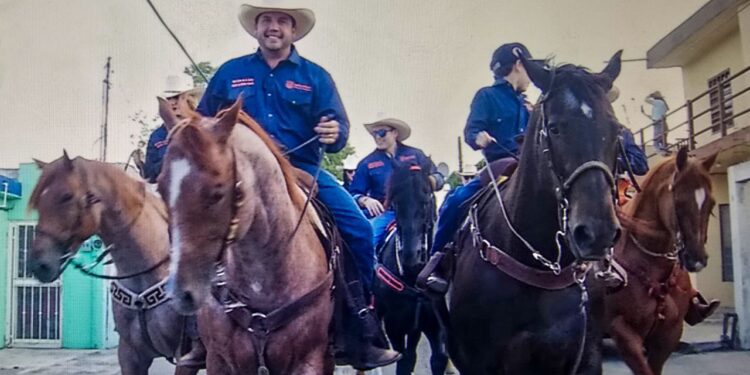 Inicia Feria de Salinas con cabalgata