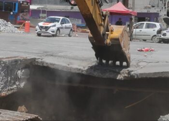 Reparan socavón en Escobedo