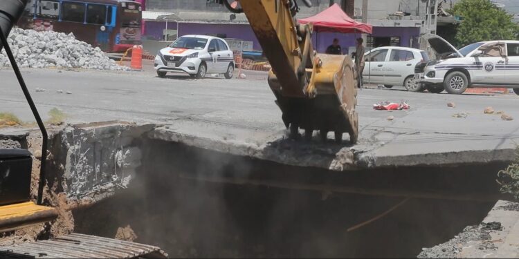 Reparan socavón en Escobedo