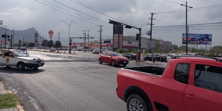 Anuncian cierre parcial en avenida Raúl Salinas de Escobedo