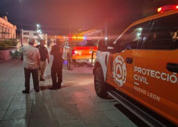 Moviliza a rescatistas riesgo de caída de cruz en iglesia