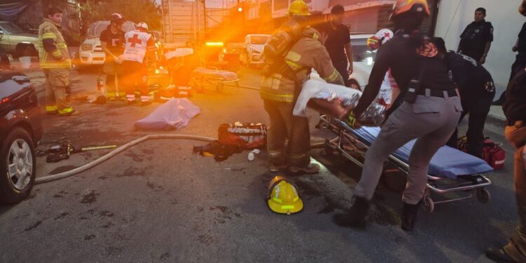 Fallecen dos menores en incendio en San Pedro 