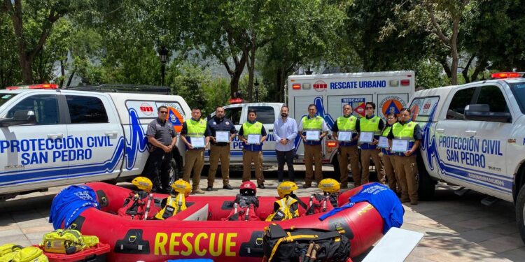 Reconocen a rescatistas de San Pedro por apoyo a Texas