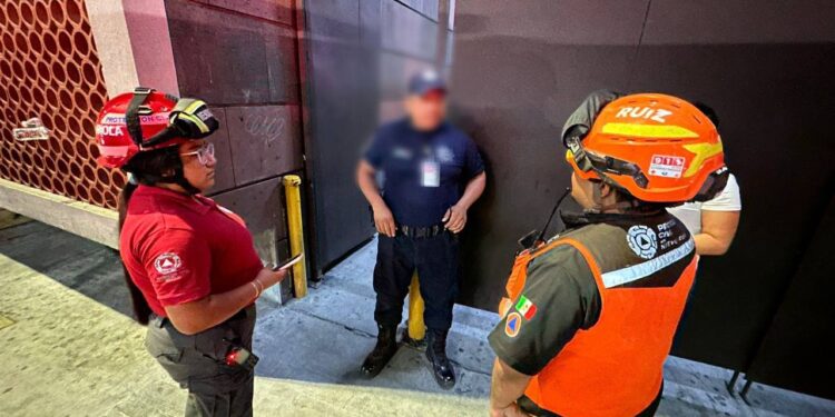 Quedan 11 personas atrapadas en elevador del Hospital de Zona 