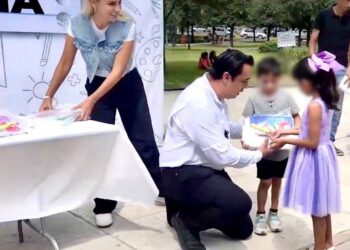 Santa Catarina entrega útiles escolares