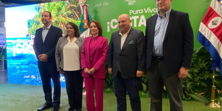 Inauguran vuelo directo a Costa Rica