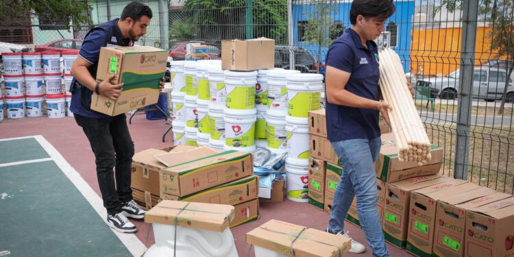 Apoyan con kit de pintura a más de 650 casas de San Pedro
