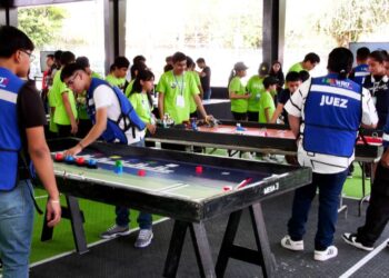 Apodaca realiza su primer torneo de robótica