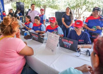 Extienden la entrega de útiles escolares en Monterrey