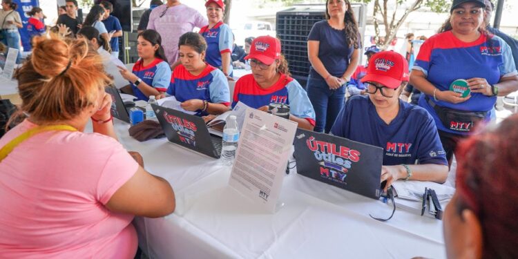 Extienden la entrega de útiles escolares en Monterrey